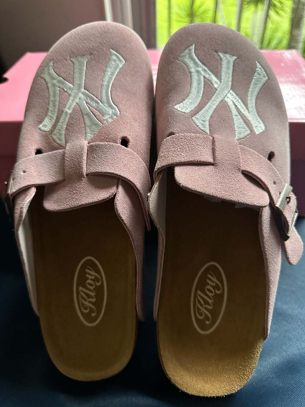 Kloy Yorkies Pink Suede NY Yankees Embroidered Clogs Size 7 Womens